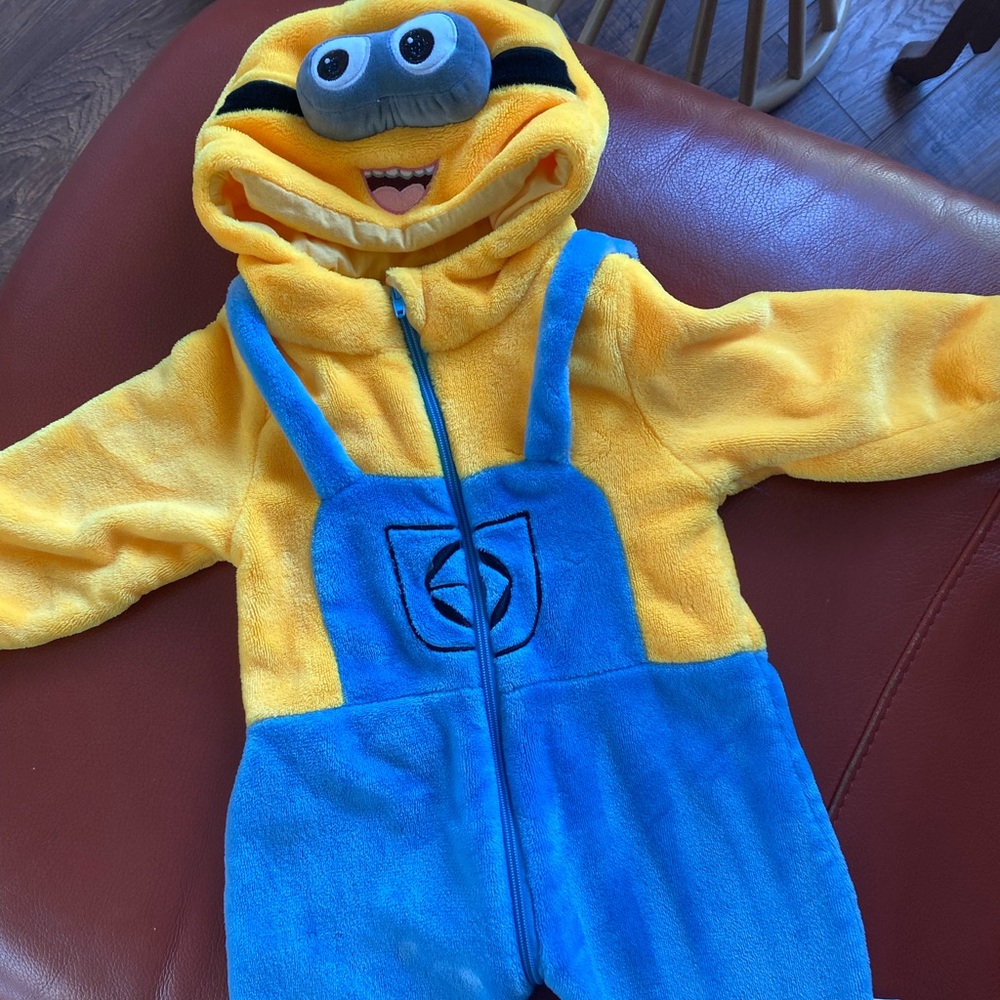 Minion costume! Very warm!